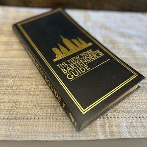 2/$10 Books 📚🍸🍸🍸The New York Bartender’s Guide
